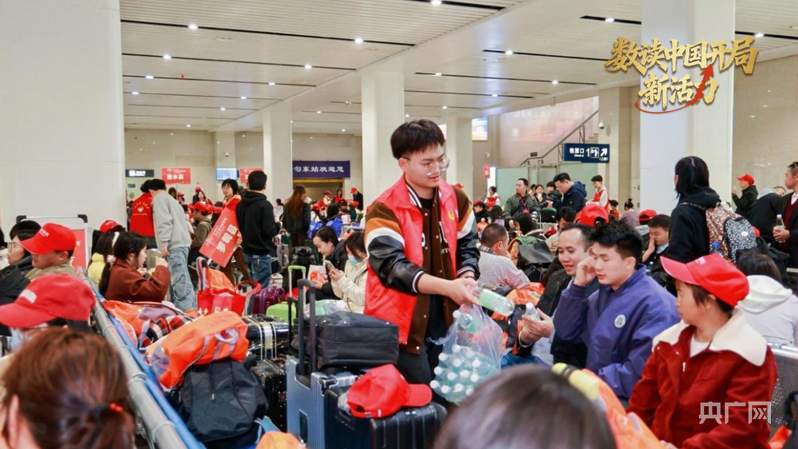 数读中国开局新活力|26趟次专列护航20000余人返岗 “点对点”服务温暖复工开新局