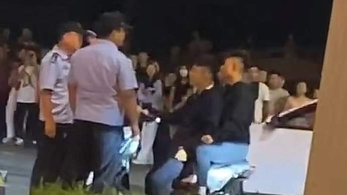 连续三天设卡 查扣近百辆车 记者夜探济南章丘公安围堵“鬼火少年”