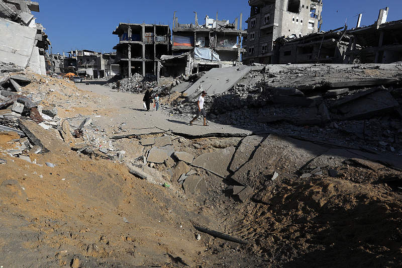 以军袭击加沙地带汗尤尼斯一帐篷营地 已造成至少40人死亡