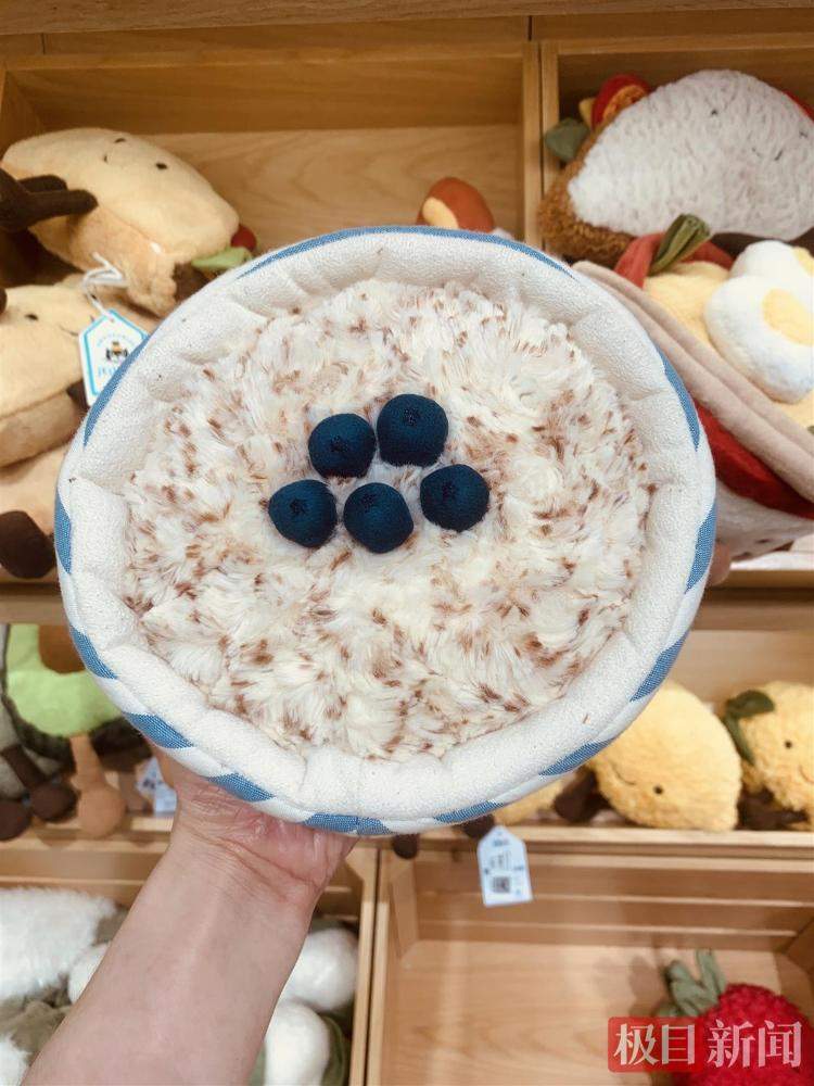 年轻人刮起“养娃”风，治愈经济到底有什么魔力？