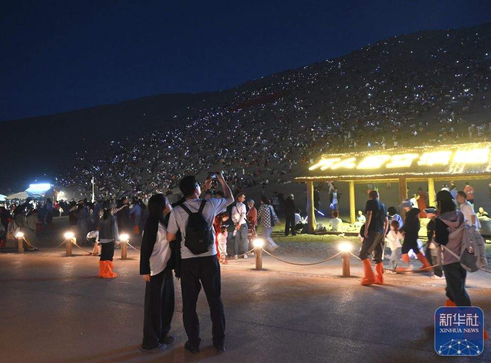 “五一”假期游 越夜越精彩