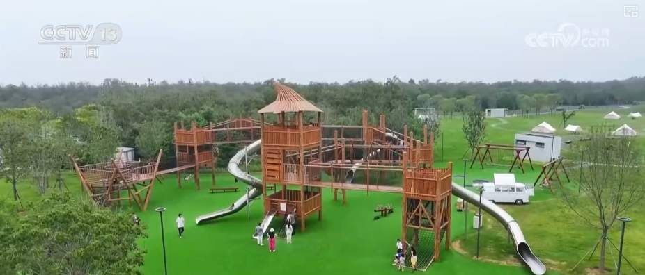 主打清凉、玩法“上新”,旅游“动”起来 夏日经济“热”起来