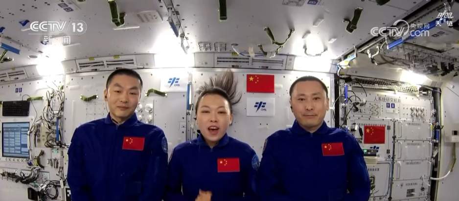第五次“宇宙级网课”再开讲 太空厨房和菜园悉数亮相