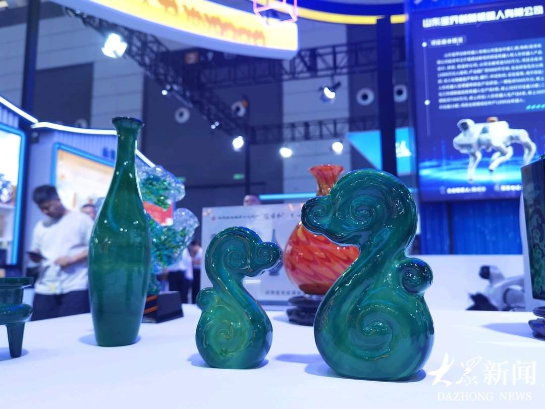 工业母机、国潮琉璃、人工智能……山东好品“上新”丝博会