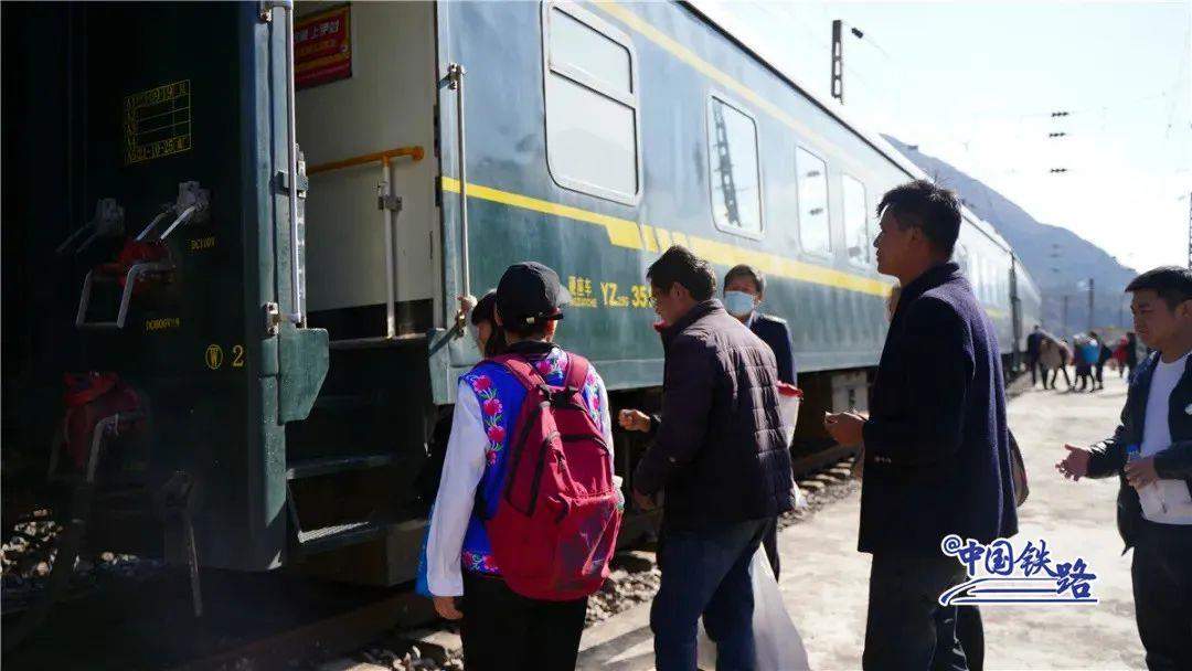 龙年大吉!“龙”字号车站送上祝福