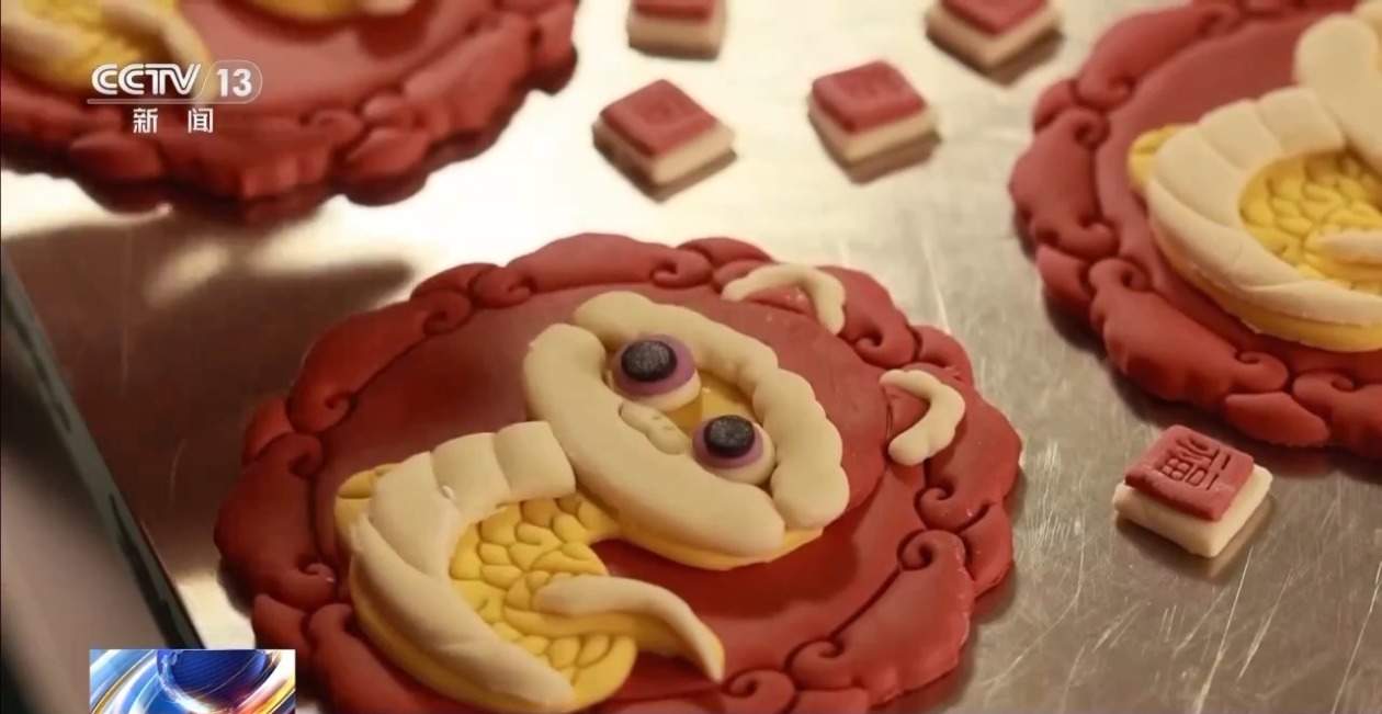 春节将至年味爆棚！“蛇元素”花馍、文创热销