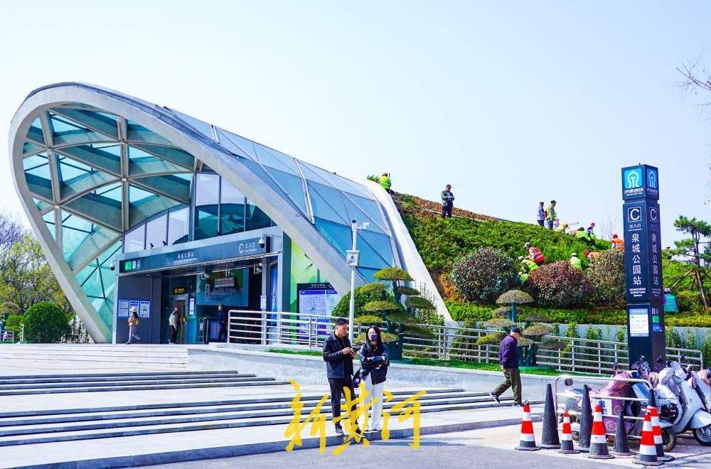 济南地铁4号线泉城公园站出入口绿化更新,打造“会呼吸”的地铁口