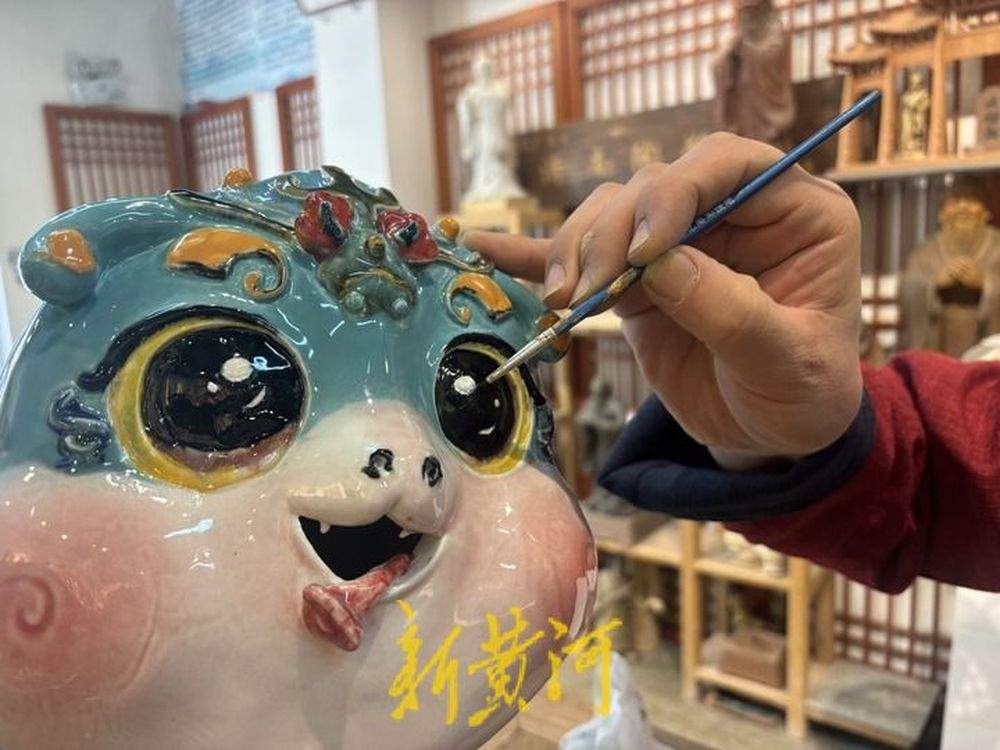高40厘米重17斤，济南非遗传承人王令涛复刻春晚吉祥物“巳升升”庆新春