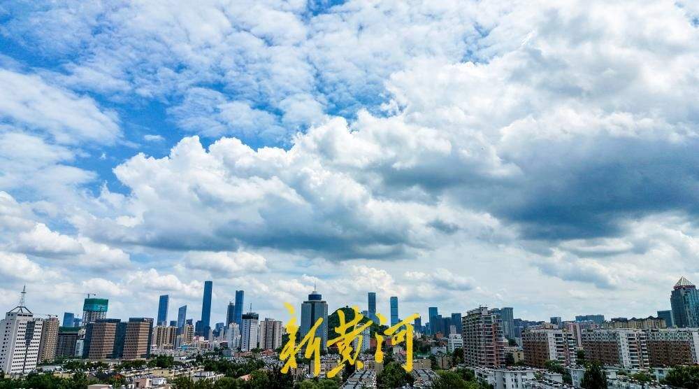 半日之间 济南天空上演“晴雨双面秀”