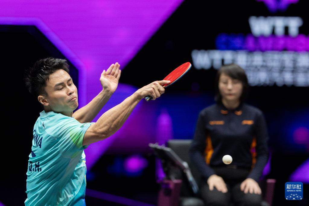 乒乓球——WTT重庆冠军赛：周启豪胜黄友政 晋级男单16强