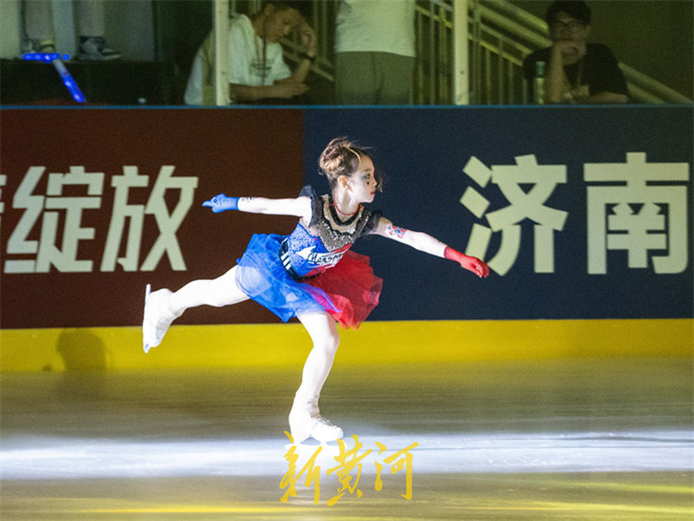 当“茉莉花”遇上冰上芭蕾！冬奥冠军谢尔巴科娃惊艳泉城