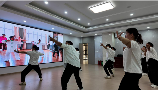 融媒·见证丨随迁老人口中，“你们这里”成了“咱们社区”：“异乡客”变“当家人”