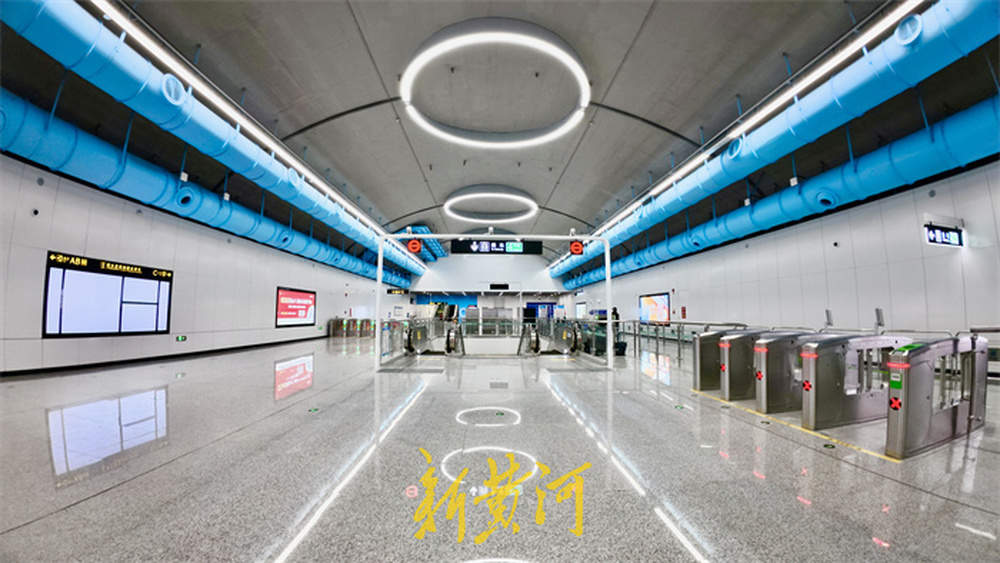 地铁站里涌动泉水蓝，诠释泉城地域文化