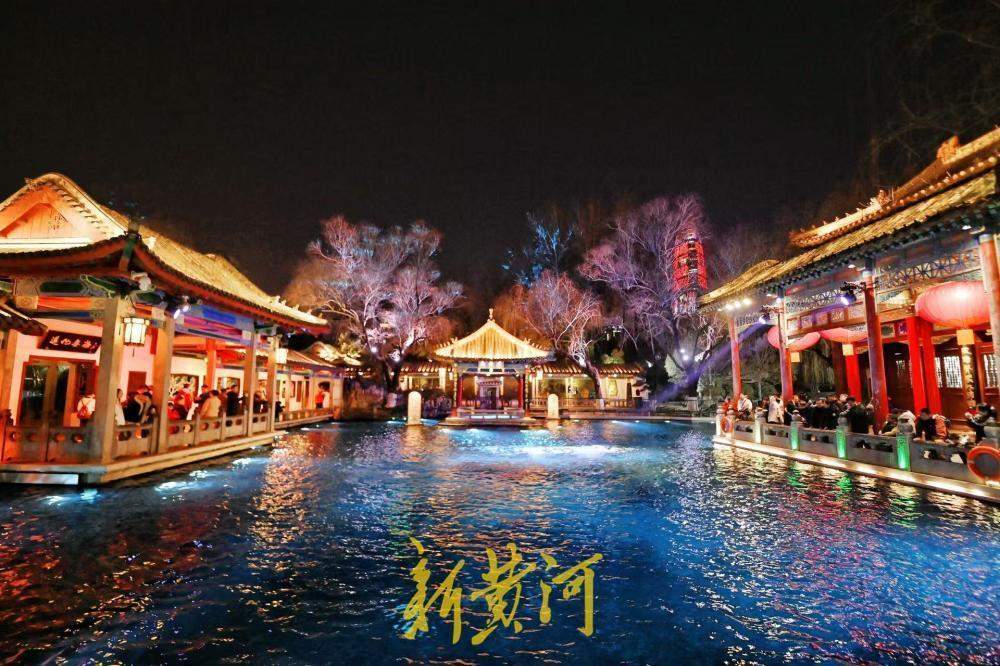 泉在济南过大年丨趵突泉三股水“水涌若轮”夜景如画