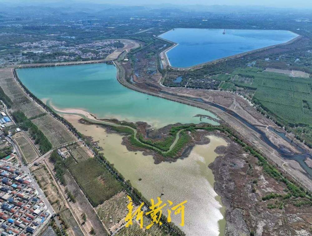 高空俯瞰济南黄河畔“生态调色盘” 玉清湖现黄、绿、蓝三色奇观