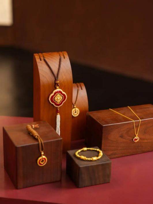 金喜对撞！周大生这场超级首饰发布让年轻人疯狂“上头”