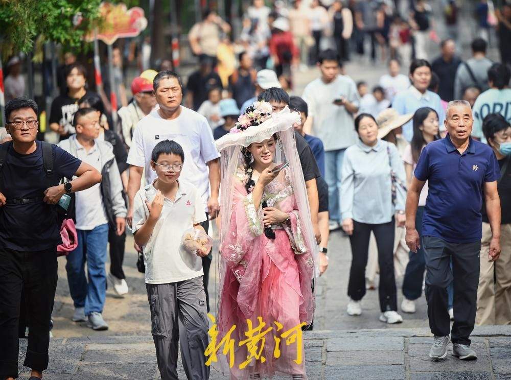 千佛山秋景上线，升级版游园会邀市民游客沉浸式赏景观演