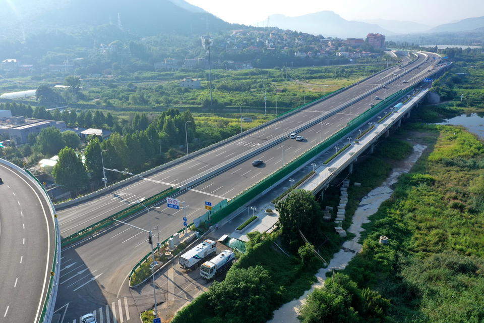 济南南山仲宫大桥华丽蝶变，双向六车道通行顺畅