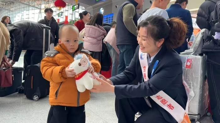 济南机场春节假期预计运送旅客53.7万人次，正月初七迎来客流高峰