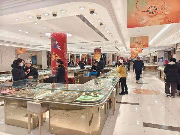 排队买！蛇年“理财爱马仕”又涨了，业内提醒：投资谨慎