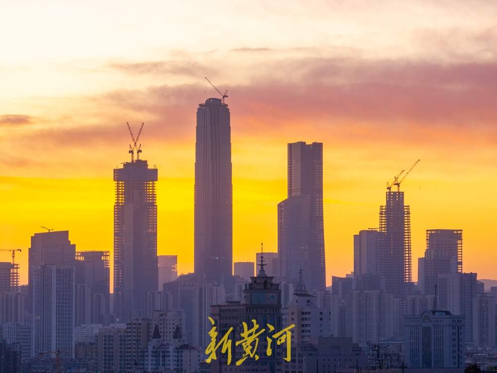 朝晖染城郭，山湖共入画！泰山千佛山大明湖同框