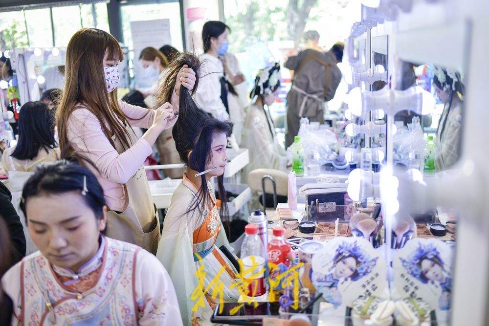 一年四季 泉在济南｜“国潮风”解锁新消费，国风写真预约火爆