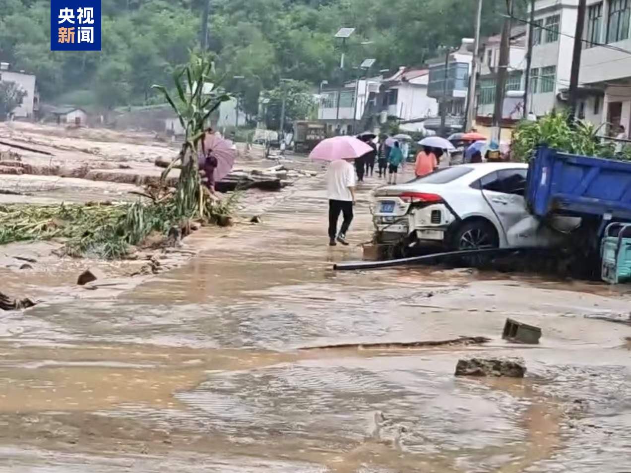 陕西柞水遭遇大暴雨 五千余户群众已紧急转移安置