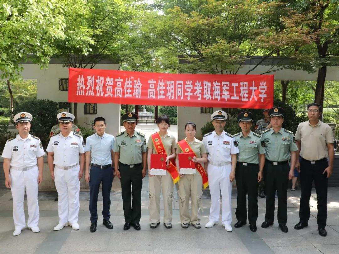 “复制粘贴”！双胞胎姐妹花，考上同一军校同一专业