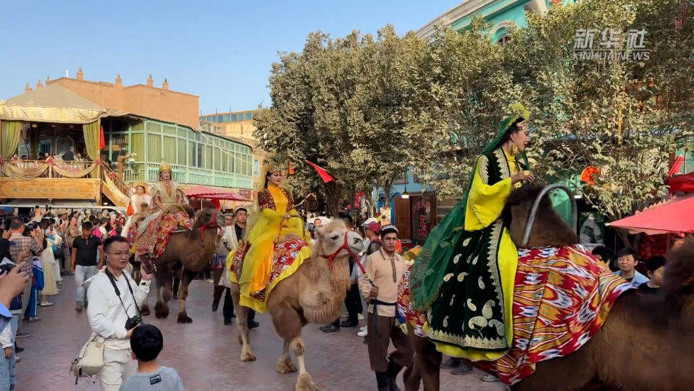 国庆中秋假期 新疆喀什旅游开启“人从众”模式
