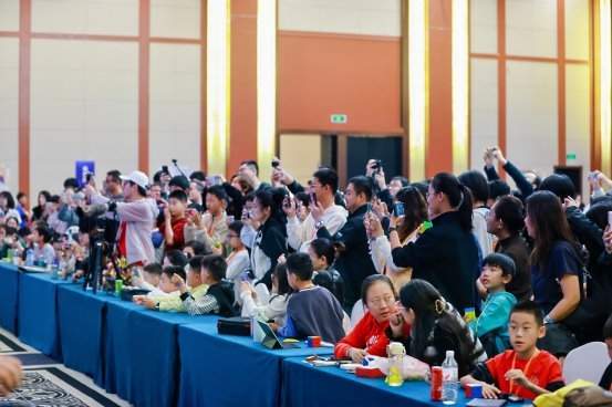 “魔域文化杯”2026WCA淄博魔方公开赛完美收官！219名选手上演“指尖上的竞速”