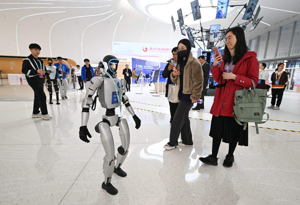 从“中国制造”到“中国智造”:外国人眼中的中国经济韧性