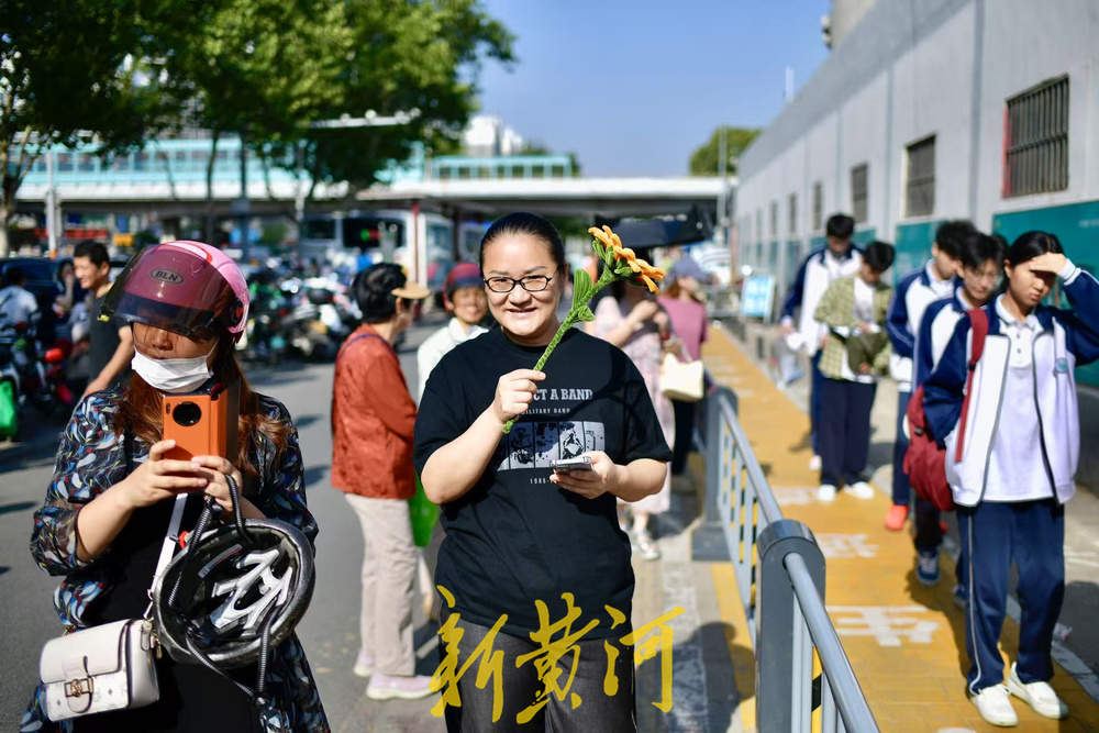 8.8万考生入场！济南中考首日，考点外“旗开得胜红”“一举夺魁黄”刷屏了