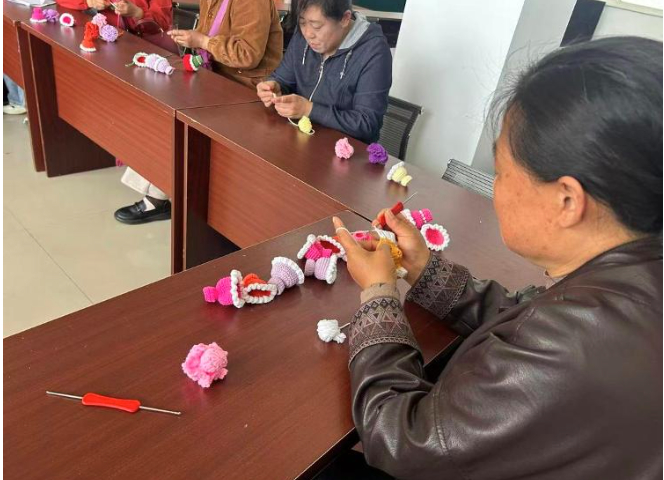 拿起了钩针，就成了最接地气的传承者