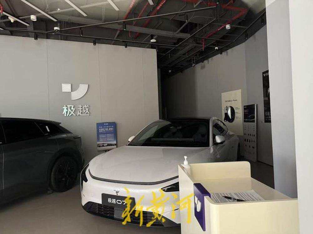 多名极越汽车员工在直播平台讨薪并称公司已解散？记者探访济南门店