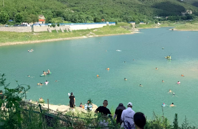 民生民声丨拦不住的野泳,怎么管?高温炙烤下,亲水刚需与潜在风险的博弈
