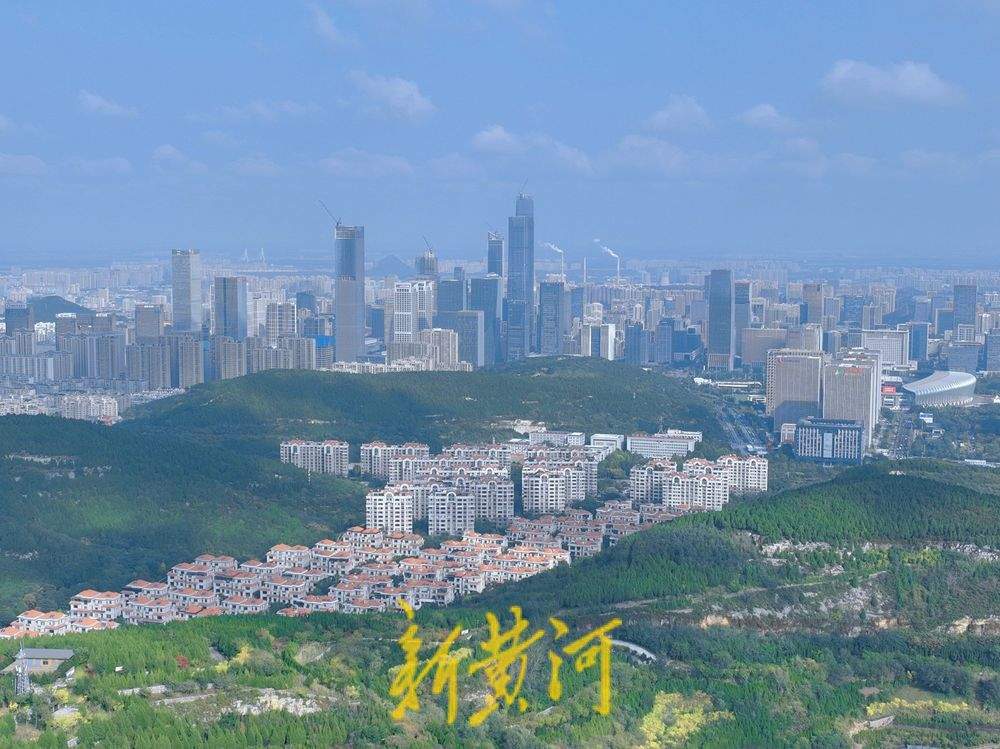 雨后迎来好天气，蓝天、青山映衬济南CBD“高颜值”