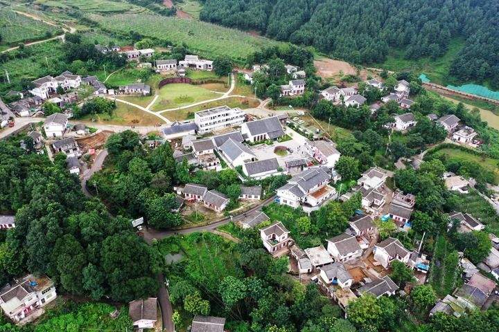 从烽火长征路到乡村全面振兴路
