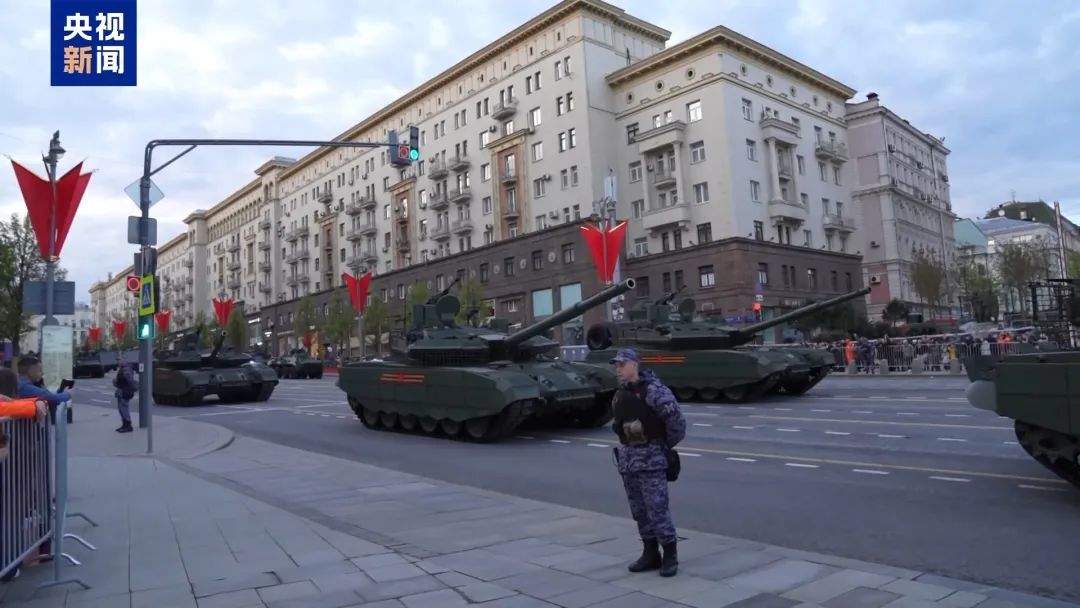 俄罗斯阅兵超1万名军事人员参加，武器装备最新曝光