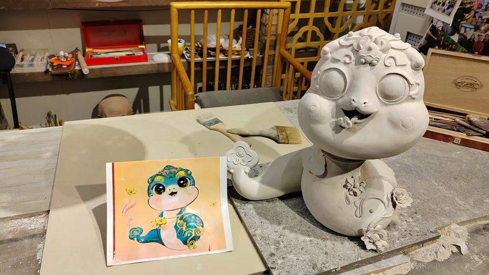 春意盎然“巳升升”，非遗陶塑演绎生肖新风尚