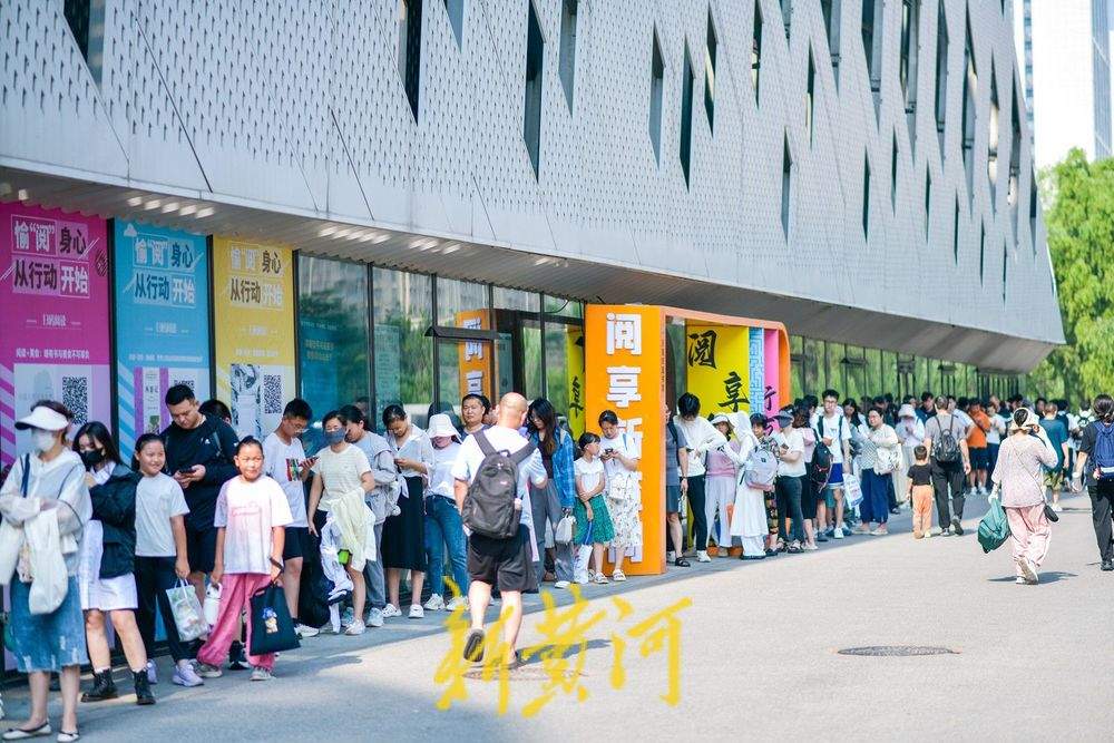 暑期不“躺平”，图书馆里觅清凉