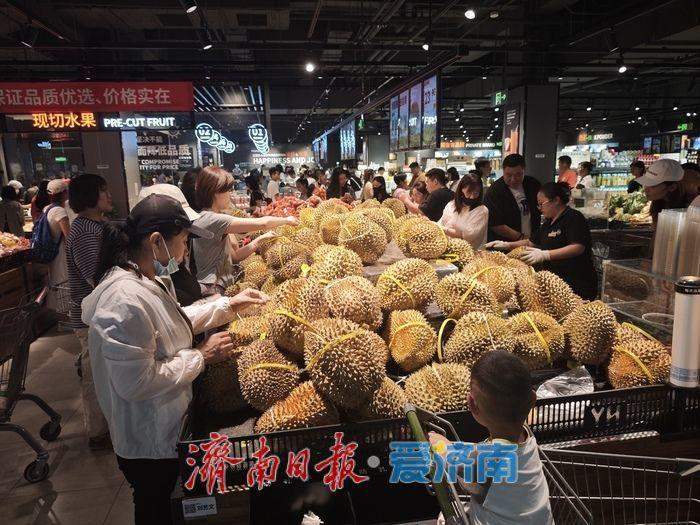 “水果之王”价格“腰斩”“榴莲自由”成为现实？