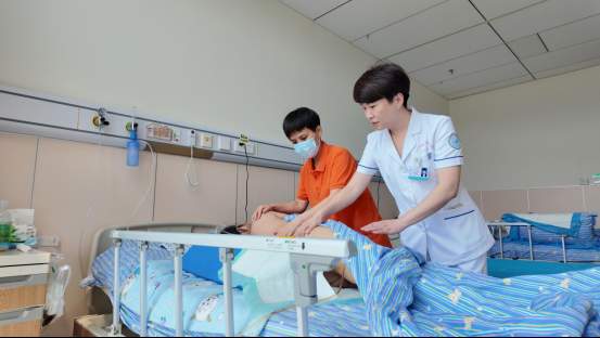 融媒·见证丨长护险落地公立医院，告别“一人失能、全家失衡”——​“一张床”暖了五千家