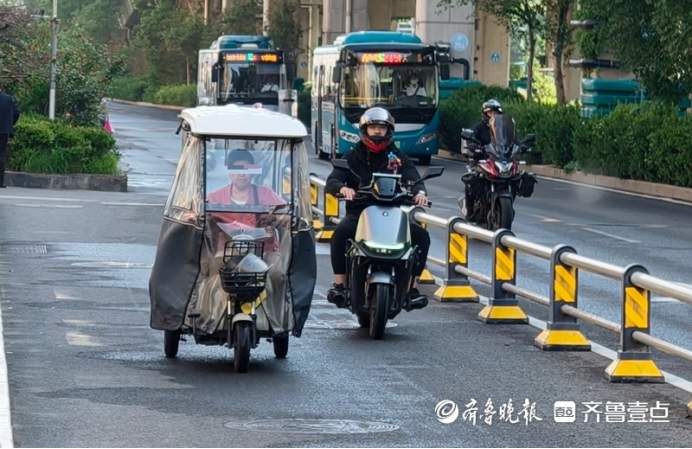 2150元拼出“马路刺客”！骑了20年才知是机动车，济南“老头乐”治理如何破局？