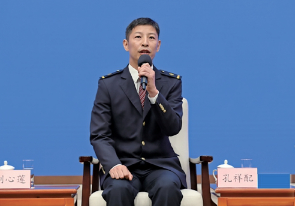 当时速超过飞机，高铁如何试飞？济南高铁司机孔祥配答中外记者