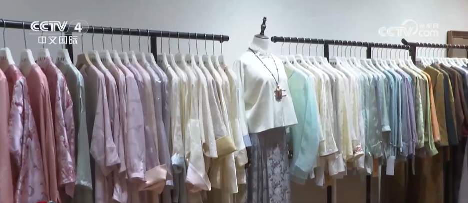 从“中国游”到“中国购” 外籍游客点赞“购在中国”特色体验