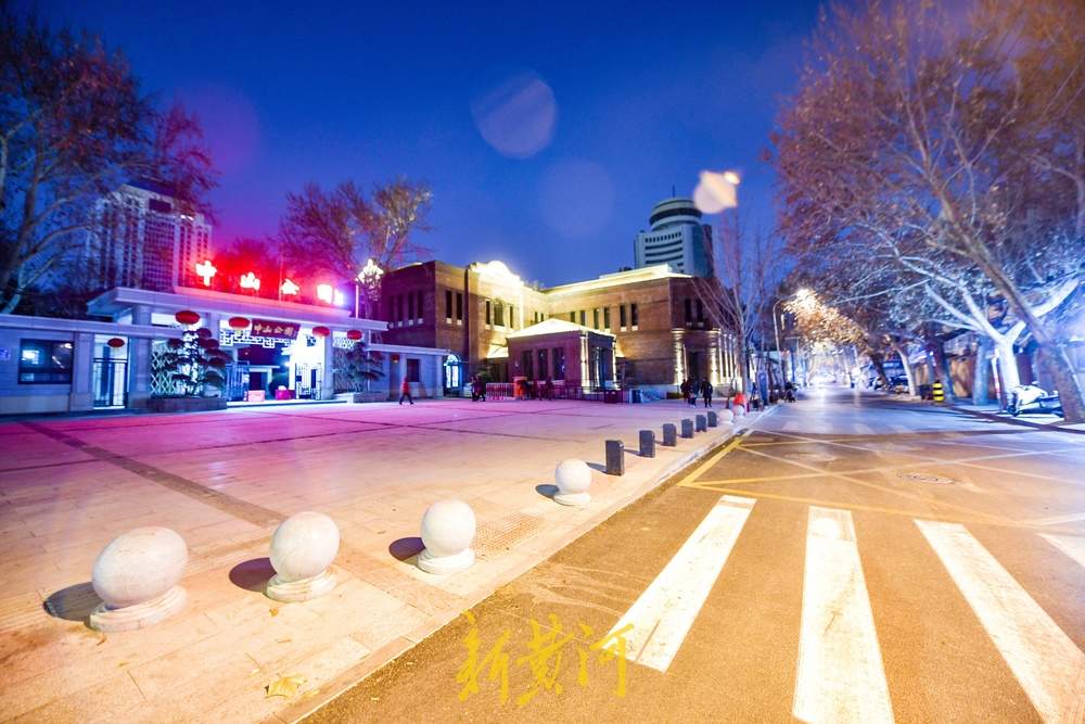 济南中山公园新北门亮相，与新建博物馆组合成景