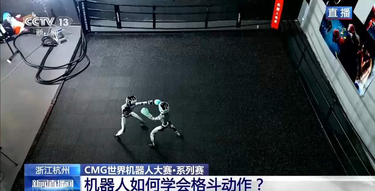 机器人如何学会格斗动作?操作员怎样进行操控?记者探访