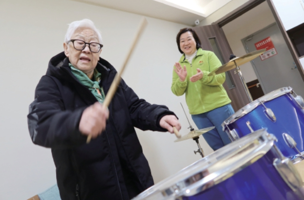 融媒·先锋｜精准盘活闲置资源，深度回应民生需求——“幼儿园”变身“养老院”