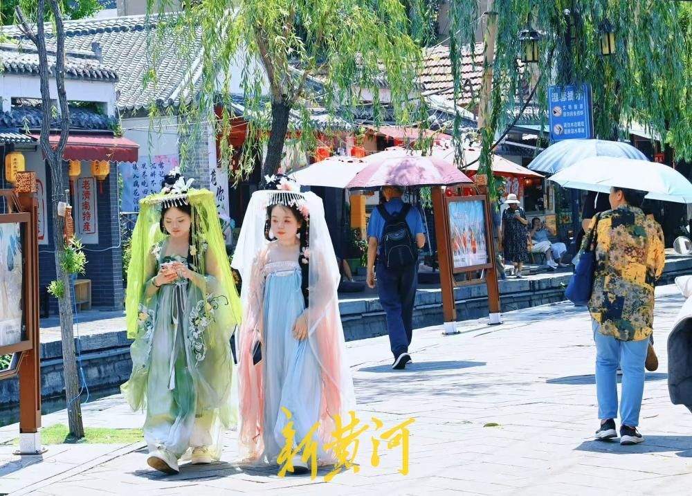 气温攀升凉意藏街巷 曲水亭街泉水游持续升温