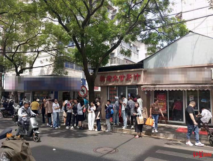 南京“手冲咖啡”阿姨开设抖音账号并直播：不会带货